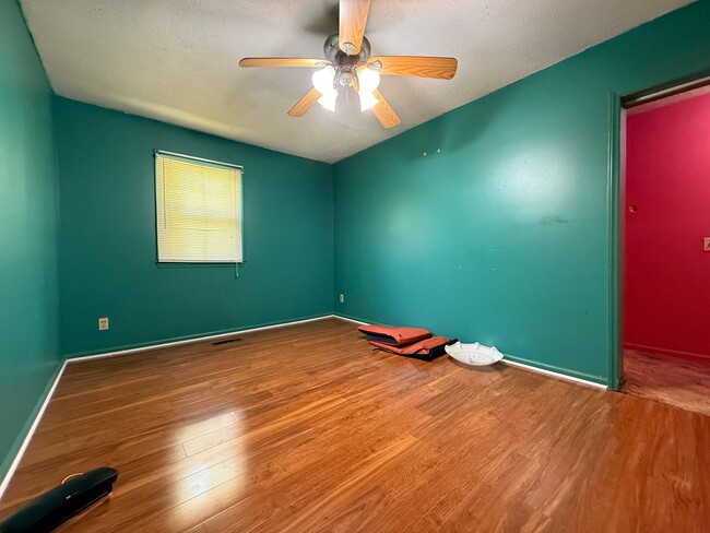 Building Photo - 5 bedroom home for rent