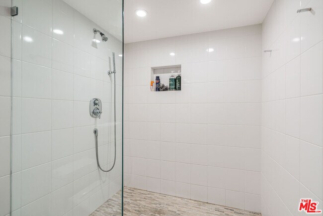 Building Photo - 17083 Palisades Cir