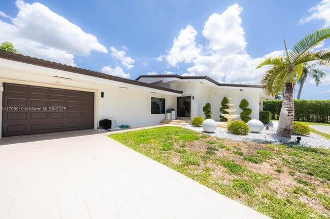 Building Photo - 7345 N Oakmont Dr