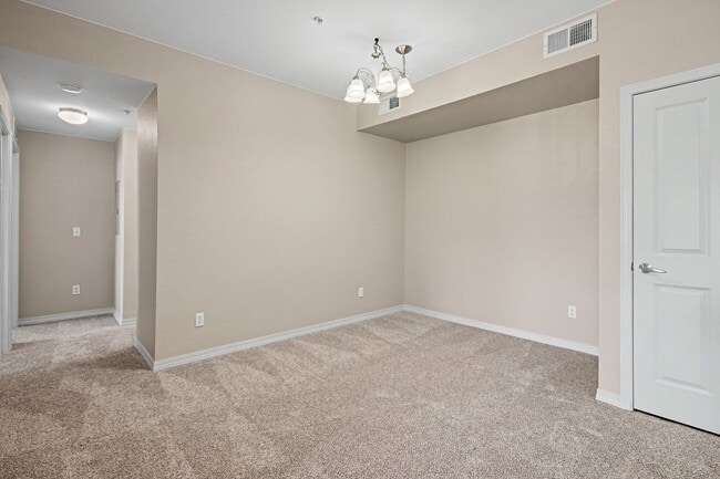 Building Photo - Beautifully Updated 2 Bed / 2 Bath Condo with Garage in Chatfield Bluffs