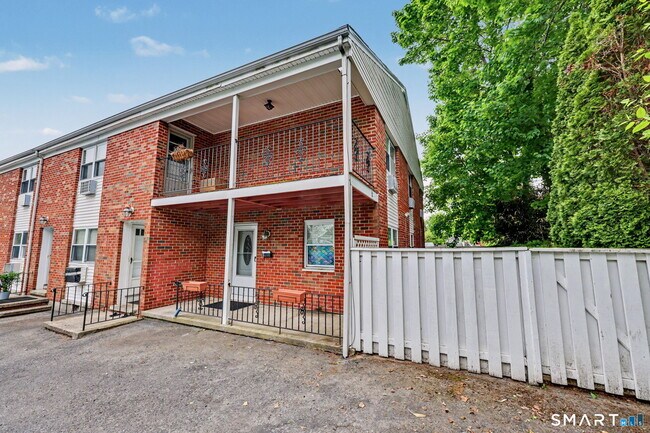 Building Photo - 77 Webb Ave
