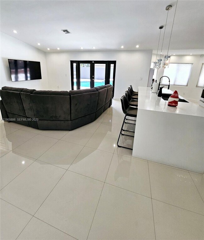 Building Photo - 16138 SW 154th Ct