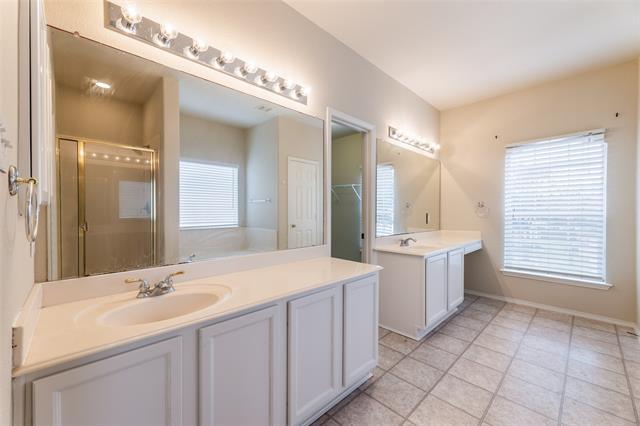 Building Photo - 8417 Robertson Dr