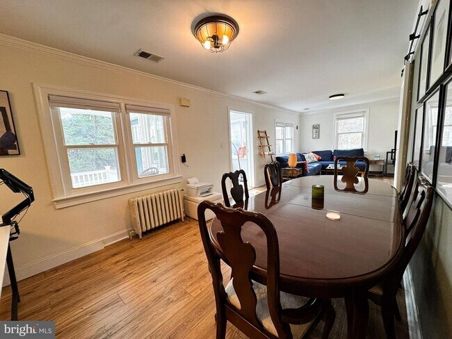 Primary Photo - 10712 Warwick Ave