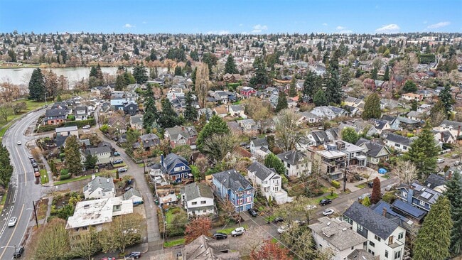 Building Photo - 3bd/3ba Seattle Home
