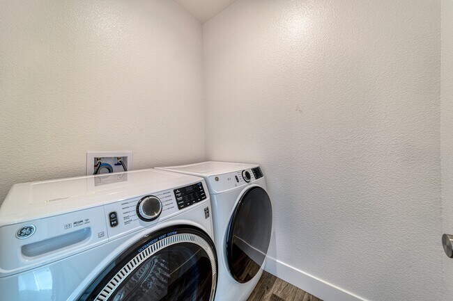 Building Photo - 2179 Kenrick Ln