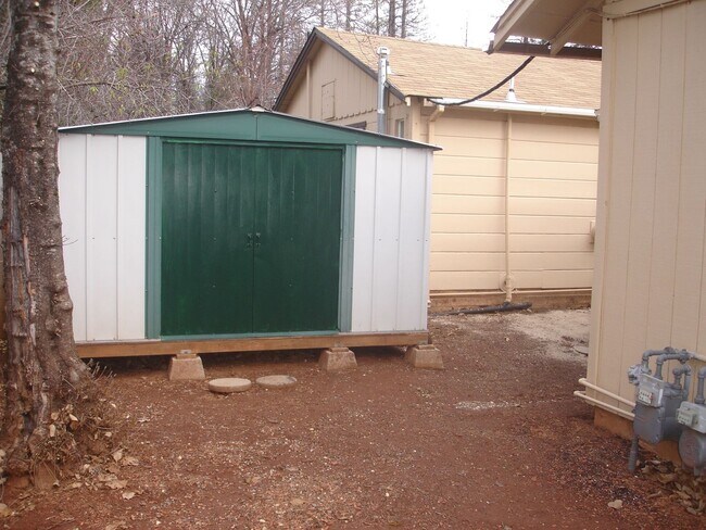 Building Photo - 5773-B Stratton Ln