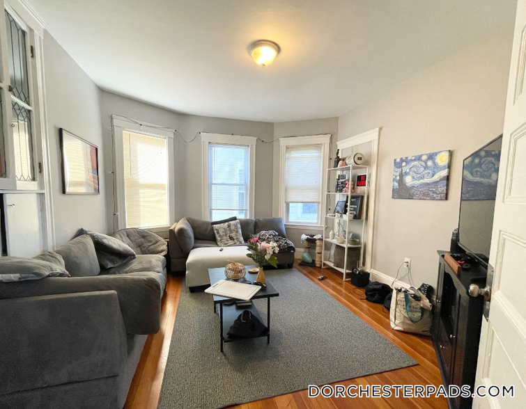 Primary Photo - 9 Taft St
