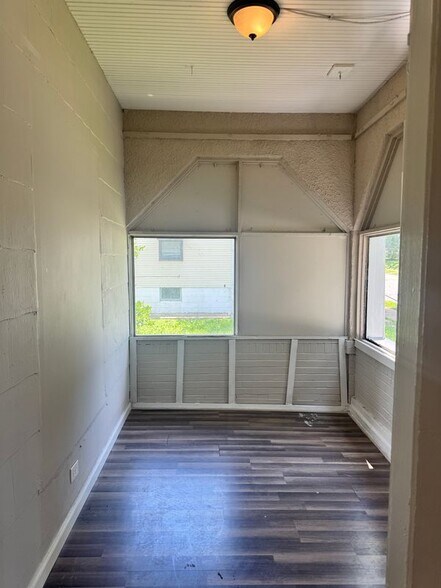 Building Photo - 6543 Etzel Ave