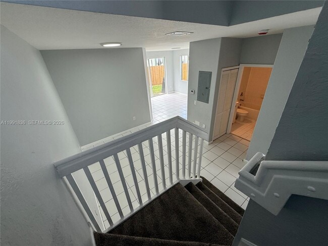 Building Photo - 1586 SE 27th Ct