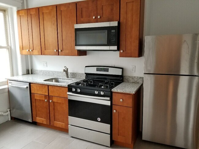 Building Photo - Charming 4 Bedroom -No Broker Fee