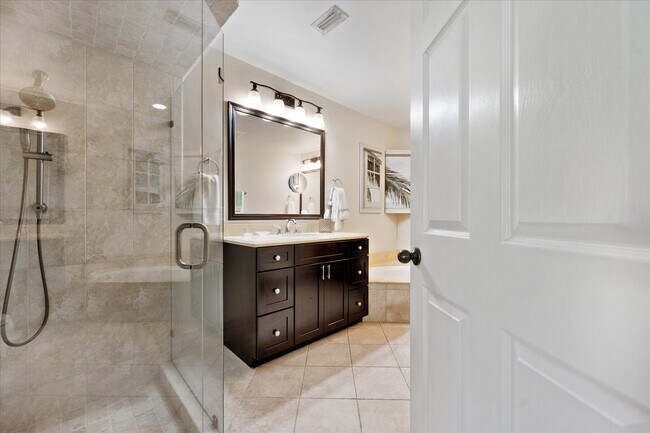 Building Photo - 2216 Las Casitas Dr
