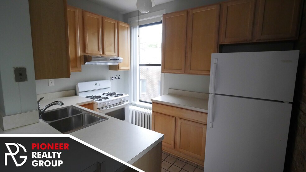Building Photo - 1212 N Dearborn St
