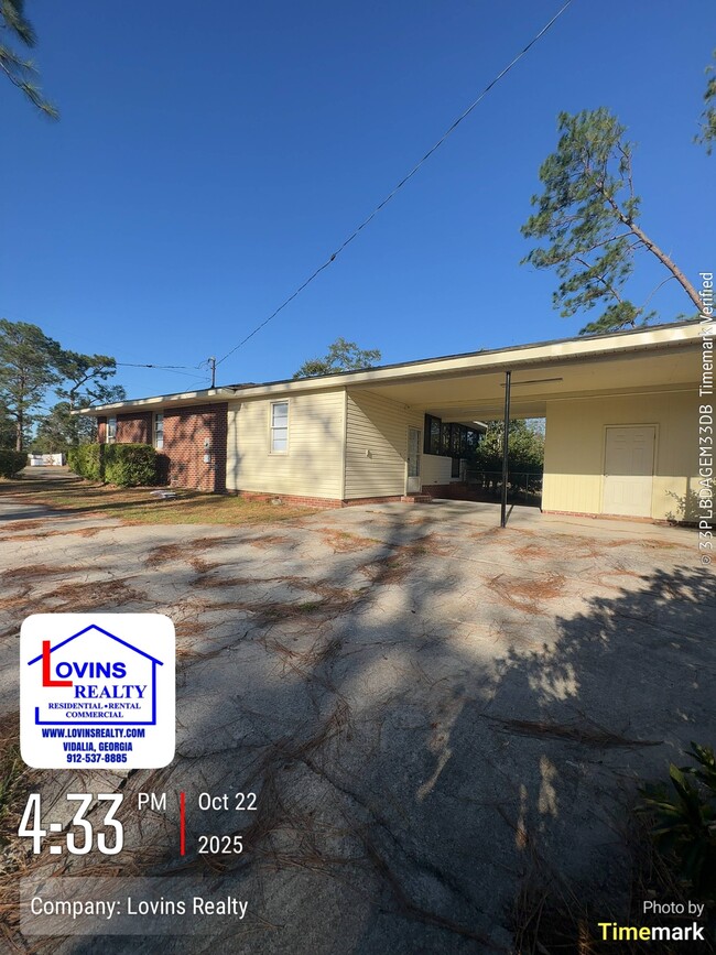 Building Photo - 107 Oak Ave