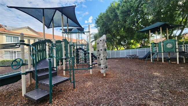 Building Photo - 1601 Sorrento Dr