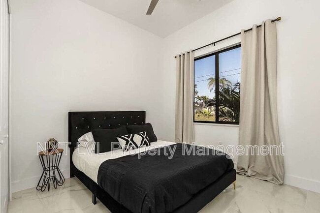 Building Photo - 318 SE 15th Terrace