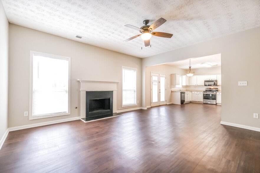 Building Photo - 251 Winthrop Ln