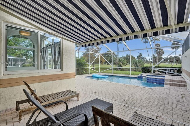 Building Photo - 652 W Palm Aire Dr