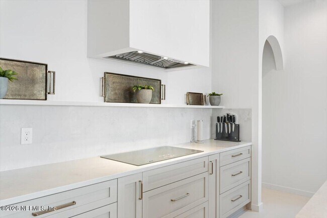 Building Photo - 114 12th Ave S