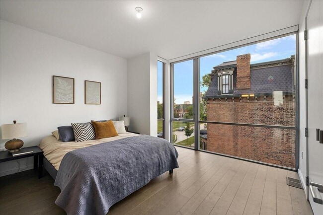 Building Photo - 3105 Brush St