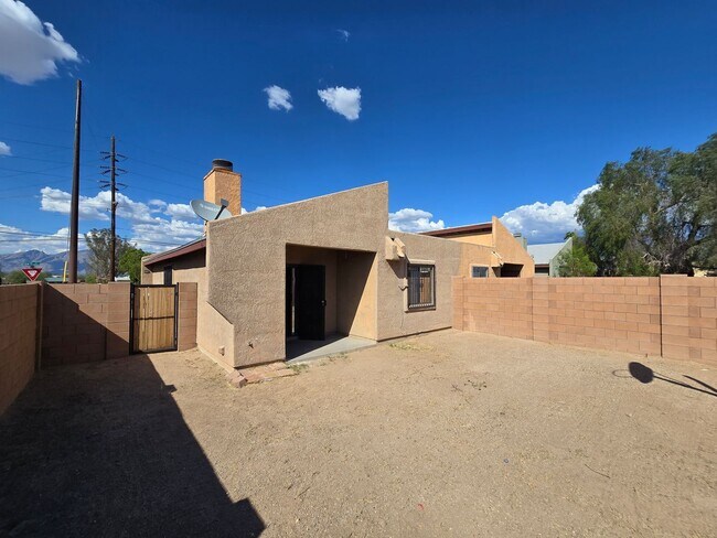 Building Photo - pm1001