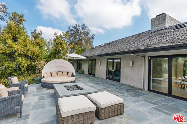 Building Photo - 3035 Lake Glen Dr