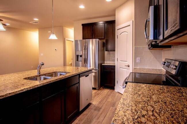 Building Photo - 347 Madison Oaks Ave