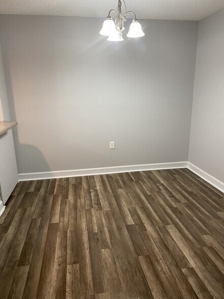 Building Photo - 448 Deerwood St