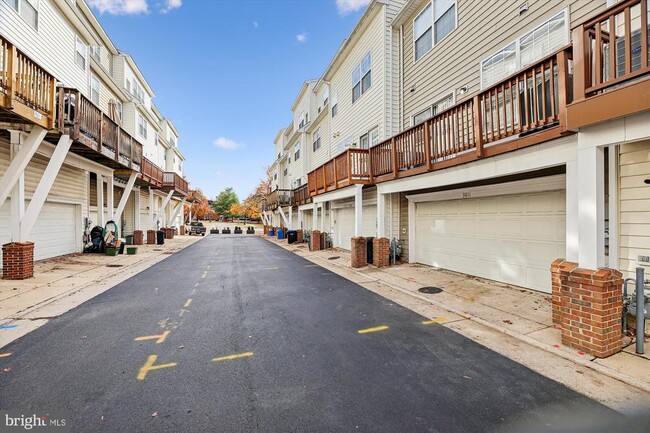 Building Photo - 3811 Eisenhower Ave