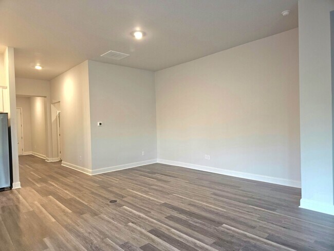 Building Photo - Live the Dream: Luxury Golf Course Living Awaits!