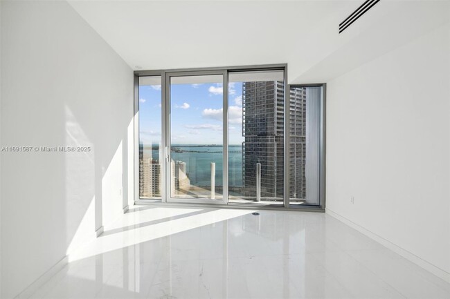 Building Photo - 300 Biscayne Blvd Way