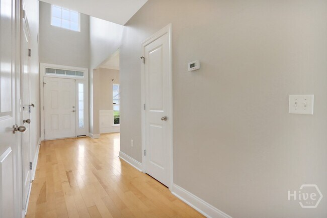 Building Photo - 255 Red Oak Dr