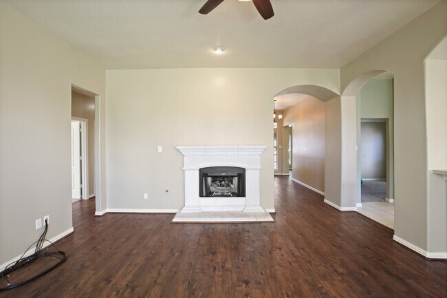 Building Photo - 8305 Spinnaker Bay Ln