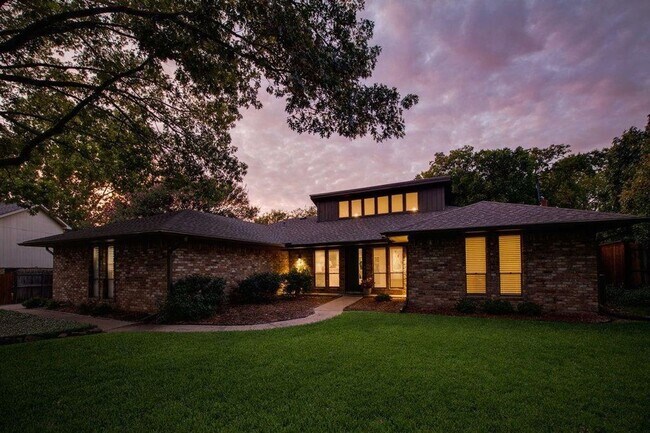 Building Photo - 1829 W Terrace Dr
