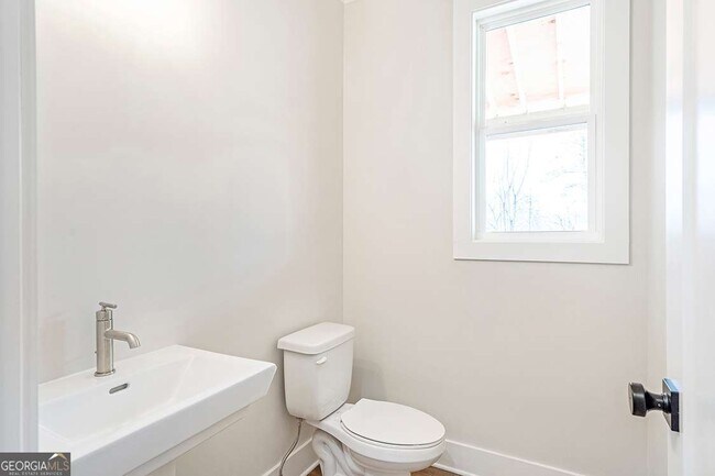 Building Photo - 152 Palm St