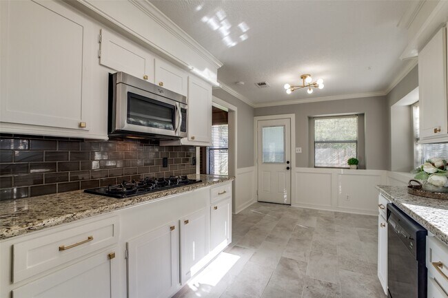 Building Photo - 24 E Torch Pine Cir