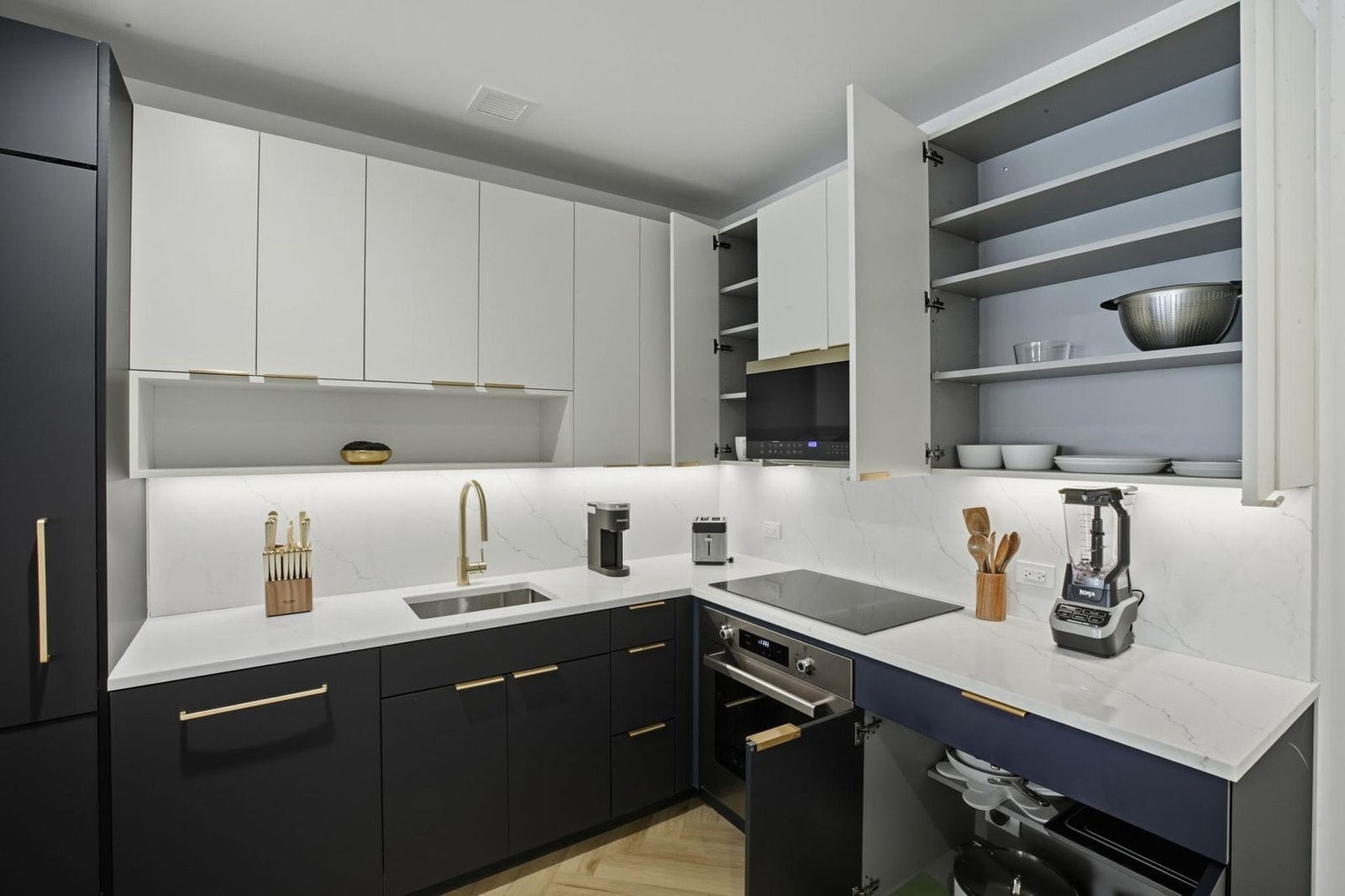 Building Photo - 980 6th Ave