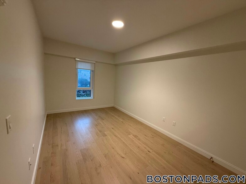 Building Photo - 55 Brighton Ave