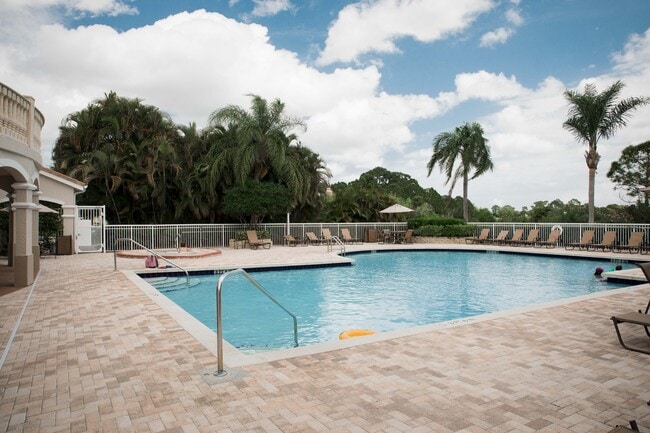 Building Photo - 110 SW Peacock Blvd