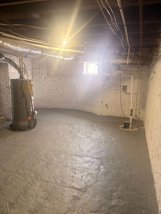 Building Photo - Fully Updated 3BR Home in East Baltimore – Modern Kitchen & Move-In Ready!