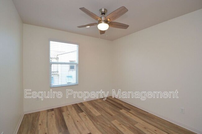 Building Photo - 370 Serra St