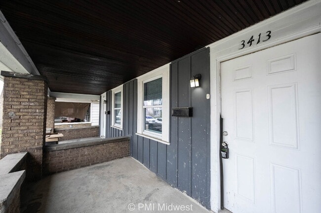 Building Photo - "Charming 3-Bedroom Duplex Retreat on North Capitol Avenue – 1,176 Sq Ft of Comfort in Indianapol...
