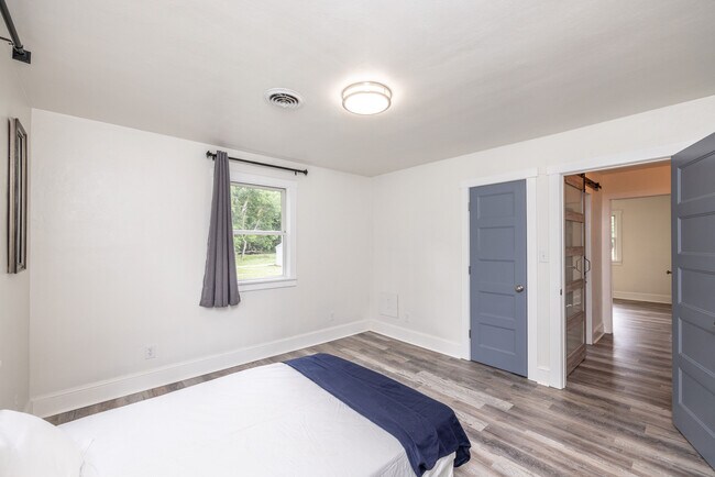 Building Photo - 12383 W Patrick Henry Rd