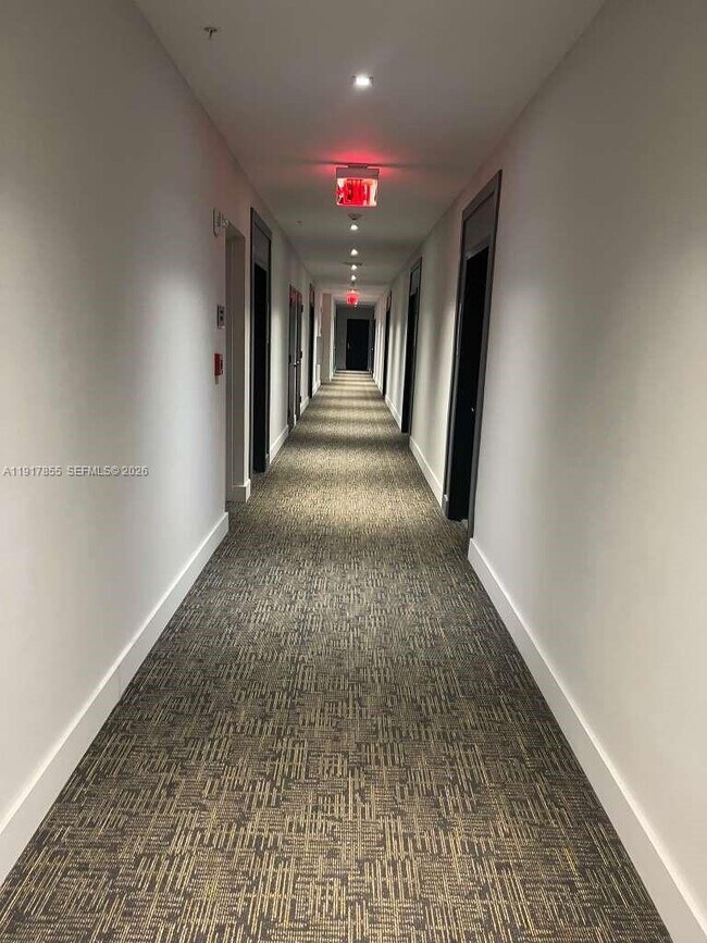 Building Photo - 1600 SW 1st Ave