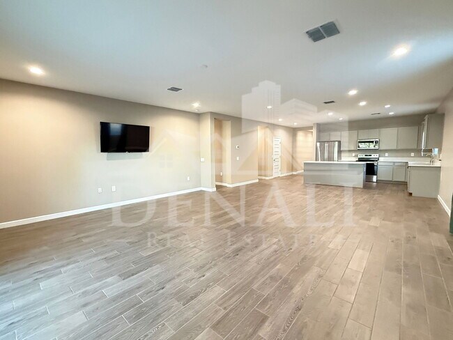 Building Photo - 1053 E Horro Rd