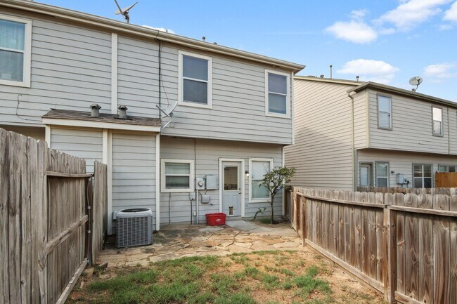 Building Photo - 3526 Glenmore Meadow Dr