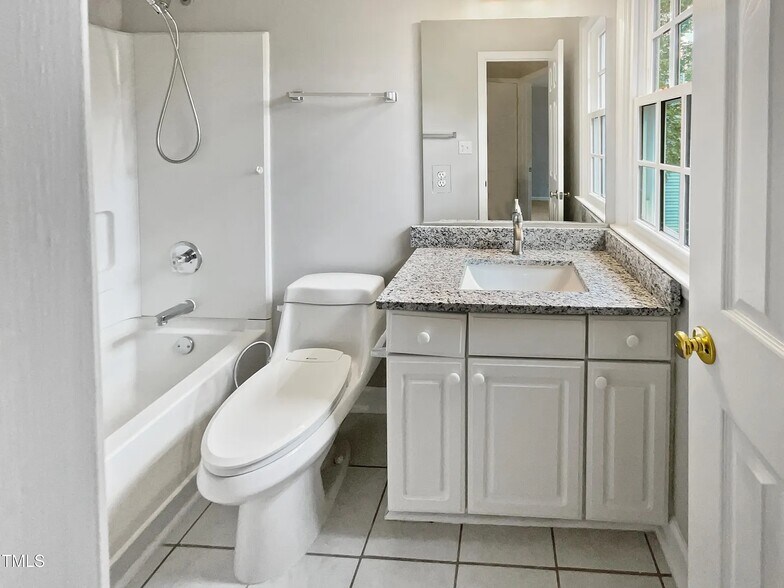 2nd Bath - 4013 Ellisfield Dr