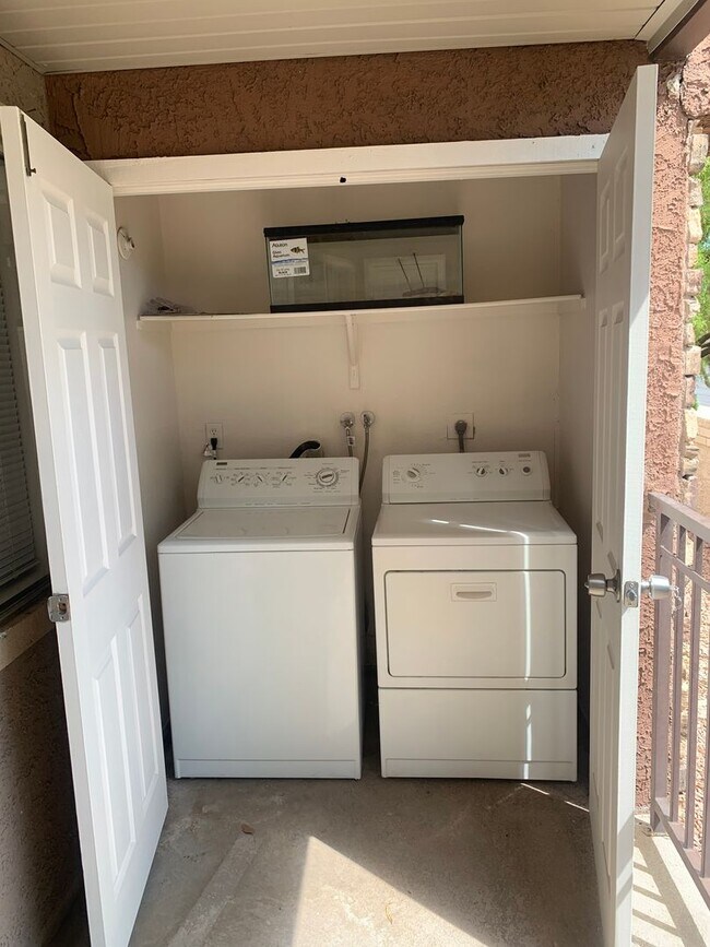 Building Photo - 2 bed condo for rent -$1350
