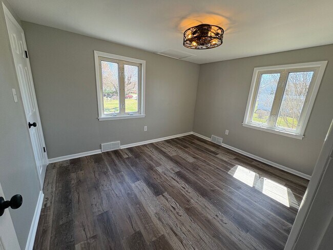 Building Photo - BEAUTIFULLY UPDATED 2 Bedroom / 1.5 Bath home in Penn Trafford School District