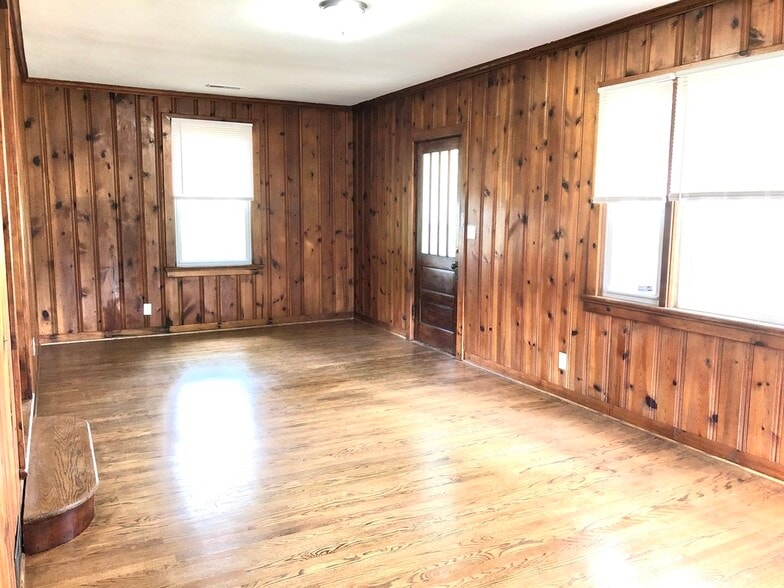 Large Living/Family Room - 2205 Mayflower Dr